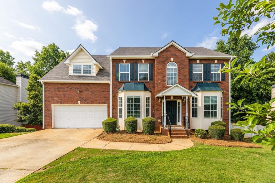 Perfect home for your family look no further! New flooring and new paint throughout the entire house. This is an incredibly stunning 5 bedrooms & 3.5 bathrooms home with a fully finished basement. Walking into the beautiful two-story foyer, you will find a formal dining room, open concept living area with tons of natural lighting. Upstairs you will discover the luxurious Owner Suite with a sitting area, double vanities, huge walk-in closet and separate shower and tub. Three additional bedrooms and two full bathrooms upstairs and a bonus bedroom with a full bath in the basement offer a perfect roommate floor plan. Fenced back yard makes it easy to enjoy fun and private outdoor activities, which is perfect for any family dynamic. Community amenities include a pool, tennis court, clubhouse and playground. Tons of shopping and restaurants approximately one minute from the subdivision. Easy access to I-75. Excellent location! Don't miss out on this rare opportunity. It is an absolute gem and it won't last long!!