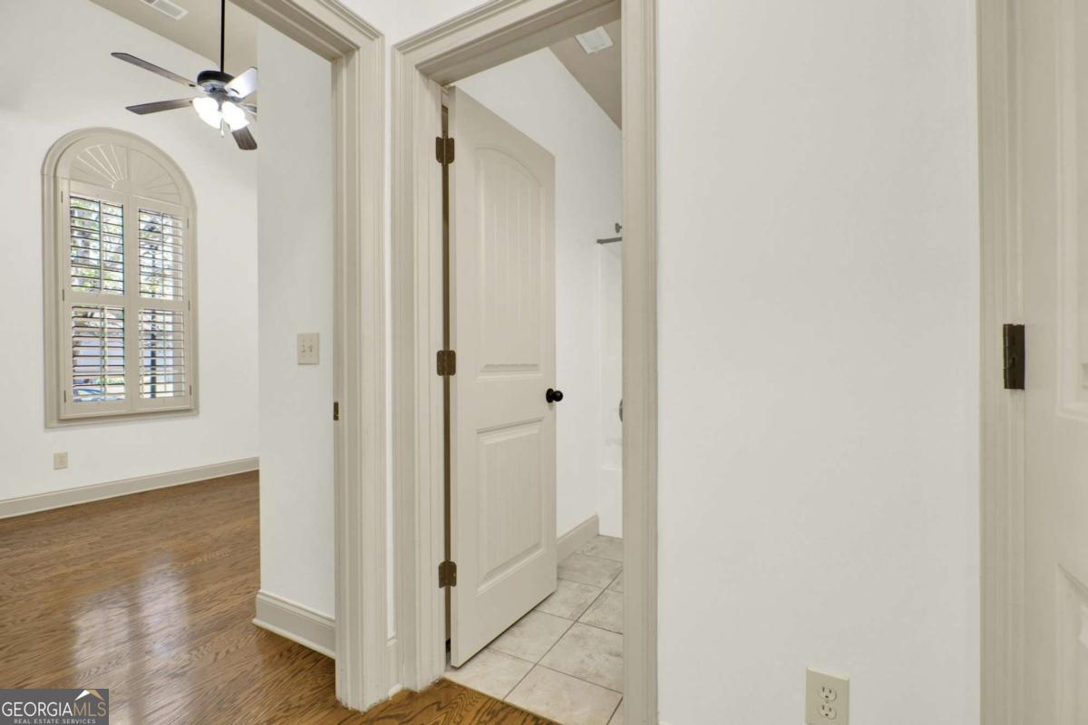 28 Summer PL NW