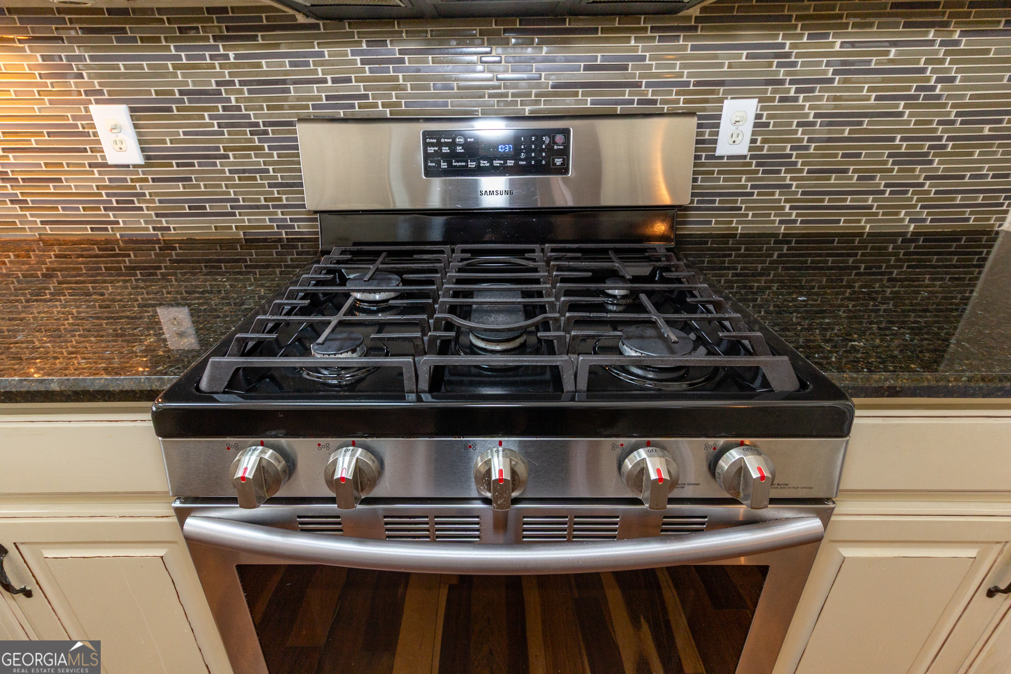 Newnan, Georgia 30265, United States, 4 Bedrooms Bedrooms, ,3 BathroomsBathrooms,Residential,Active,99103