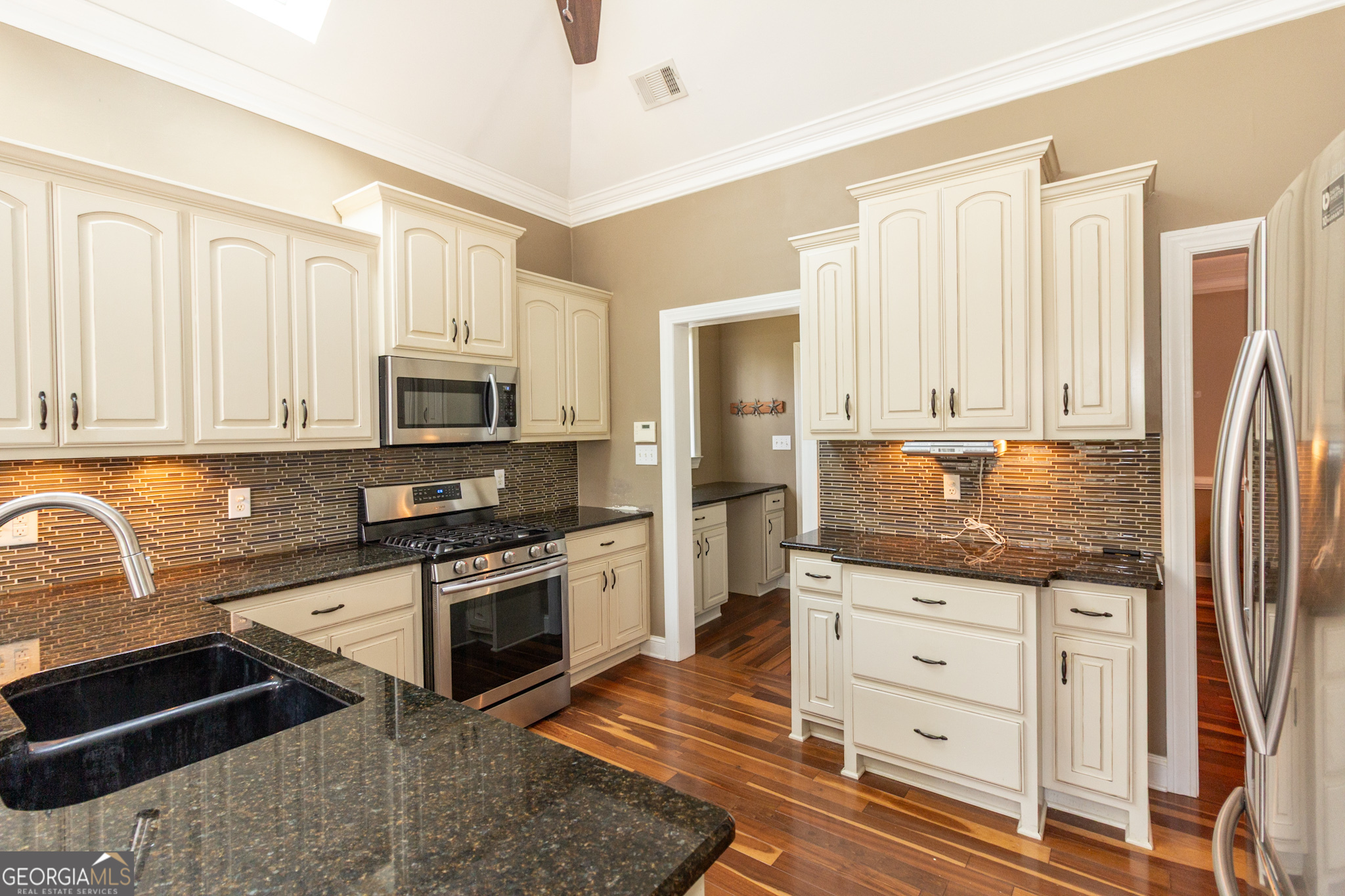 Newnan, Georgia 30265, United States, 4 Bedrooms Bedrooms, ,3 BathroomsBathrooms,Residential,Active,99103