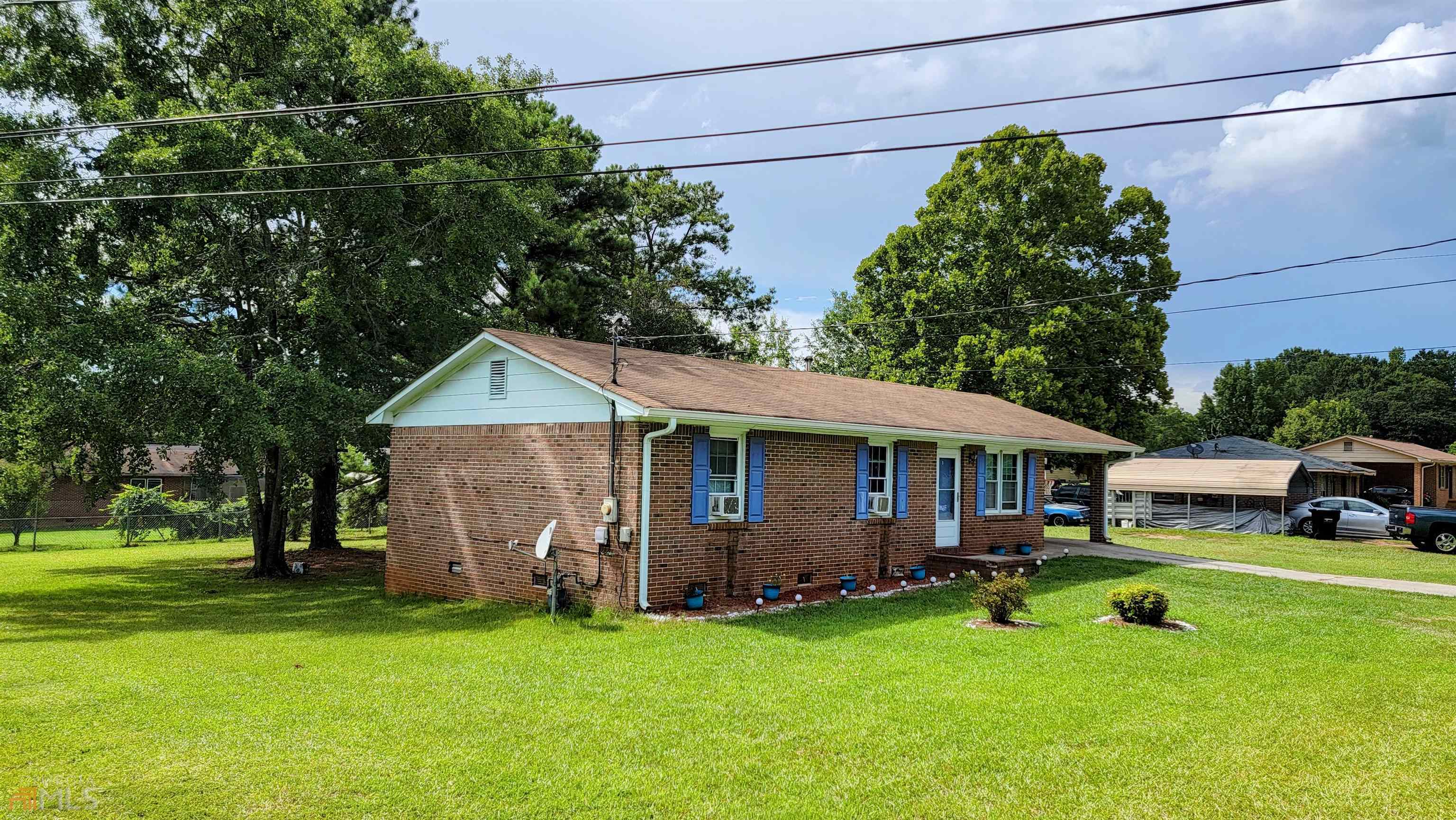 Nice 3 bed 1 1/2 Bath 4 sided Brick Ranch Home Priced to Sell Fast ! Located in a safe and friendly neighborhood near downtown Barnesville and the Lamar County Recreational Park. Make your appointment today. SOLD AS IS
