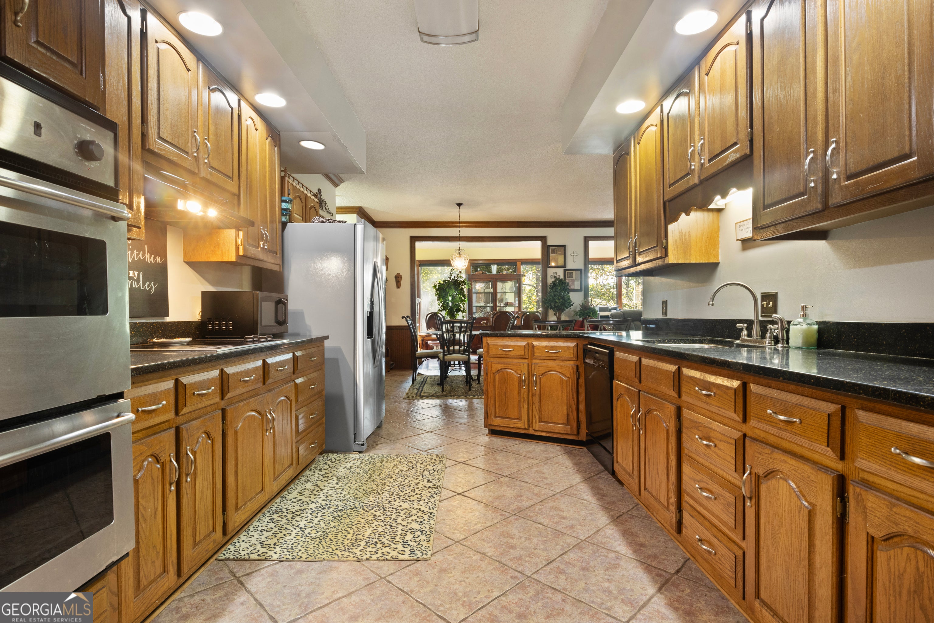 422 Ridgewood CIR