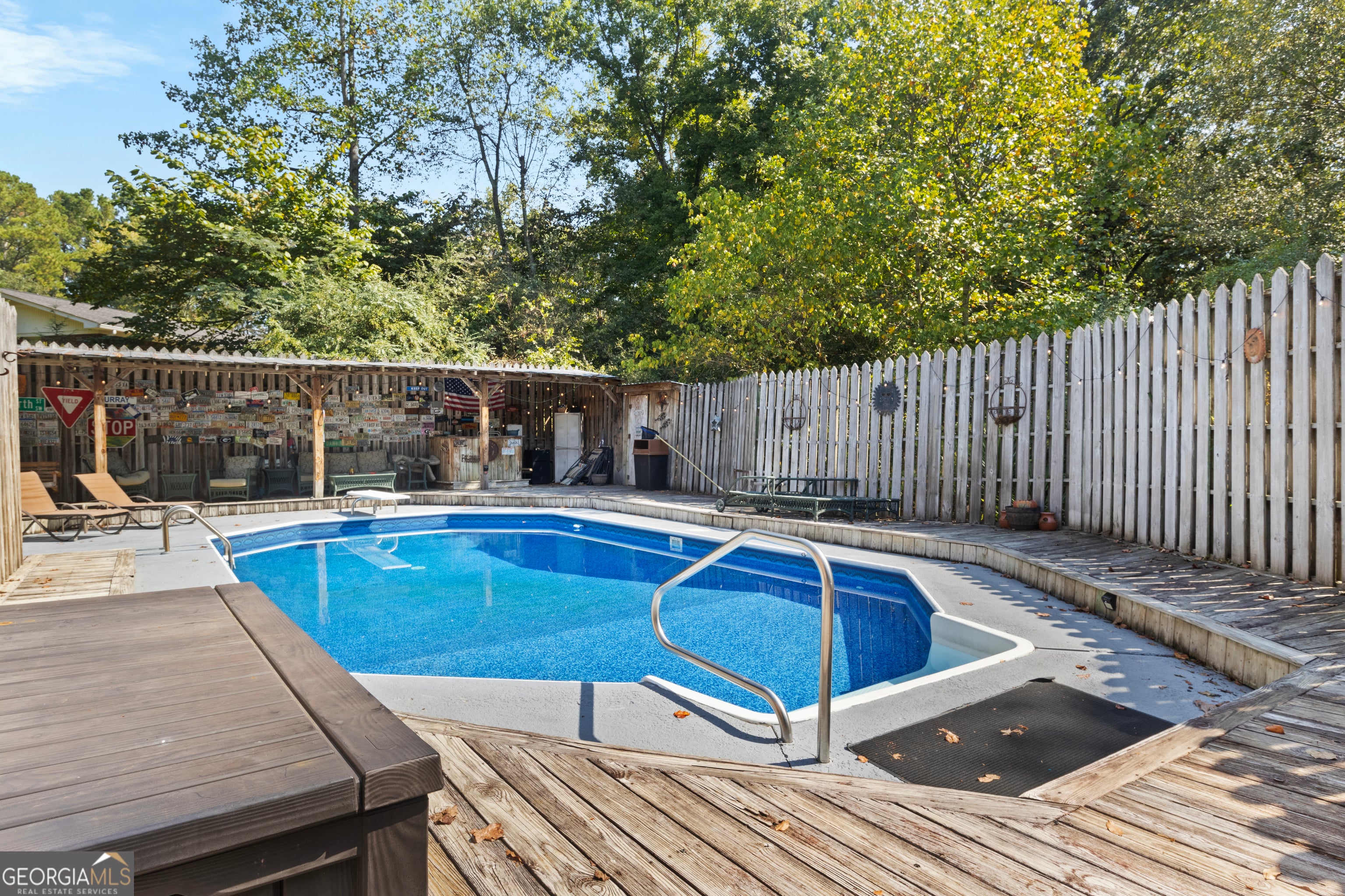 422 Ridgewood CIR