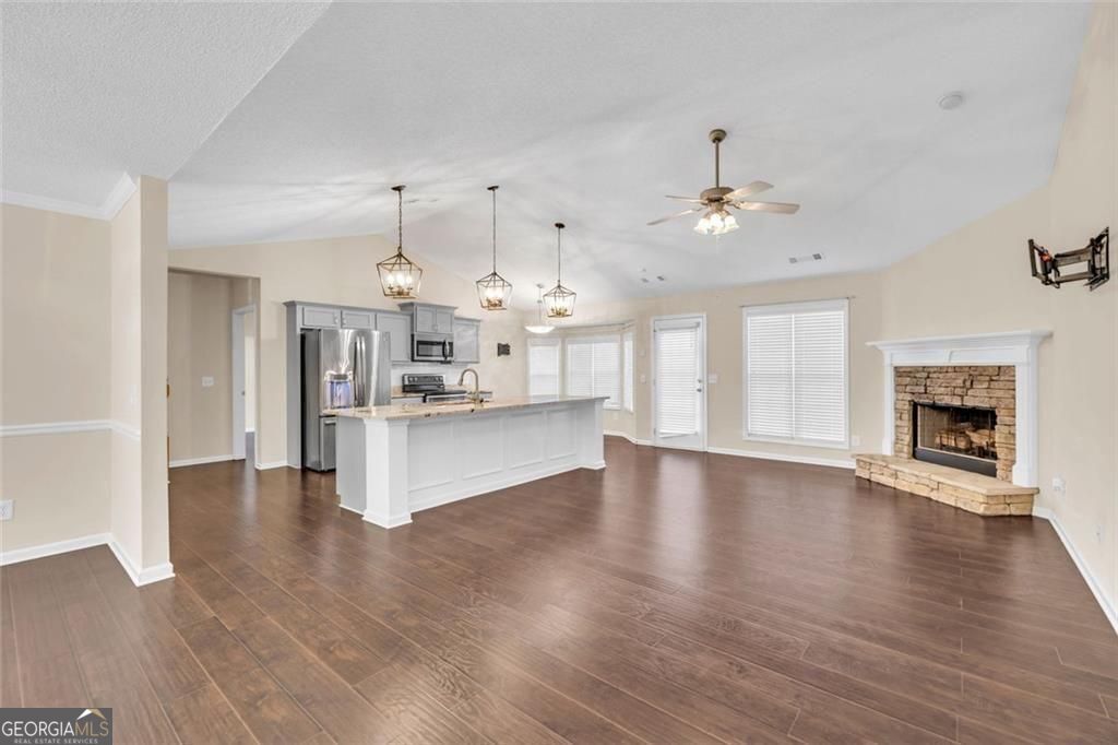 607 McDowell LN