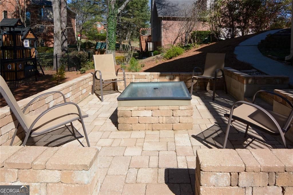 4020 Royal Pennon CT NW