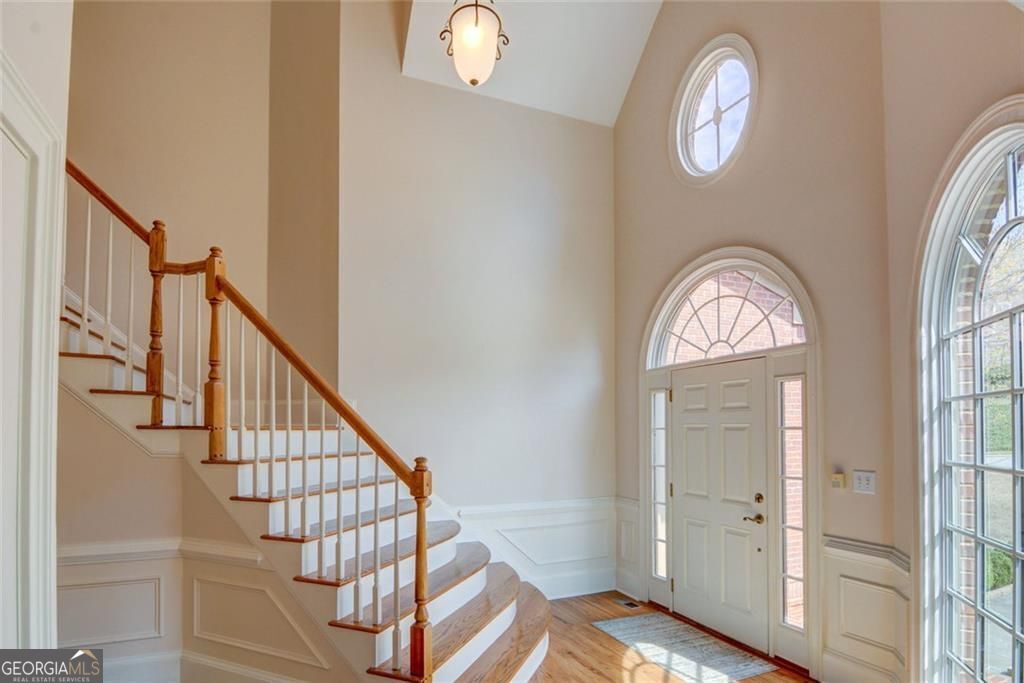 4020 Royal Pennon CT NW