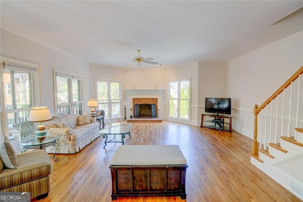 4020 Royal Pennon CT NW