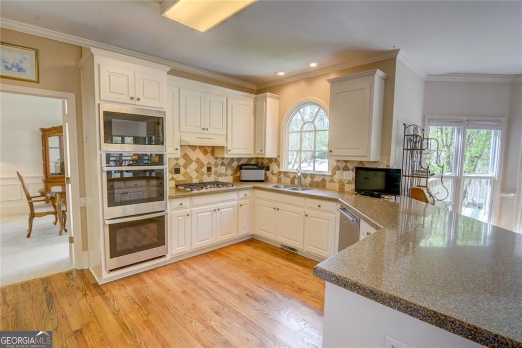 4020 Royal Pennon CT NW