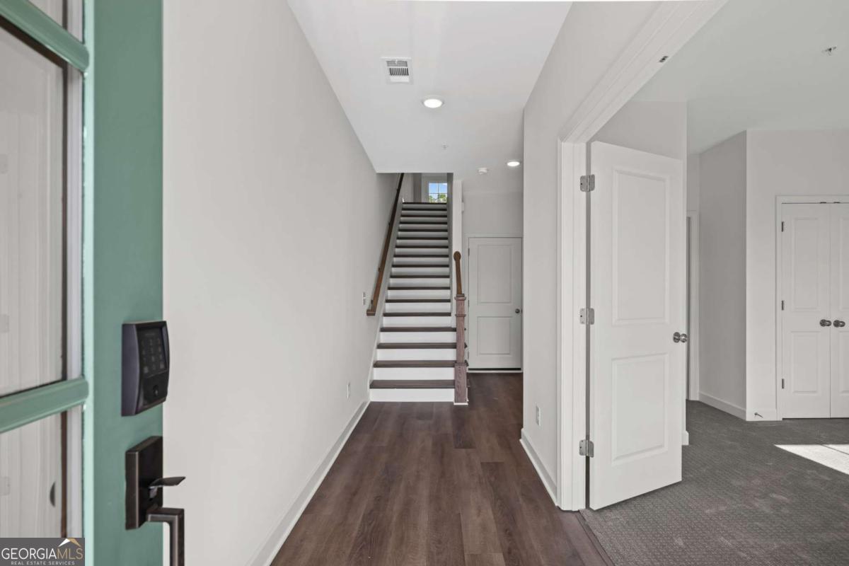 212 Village Overlook J4