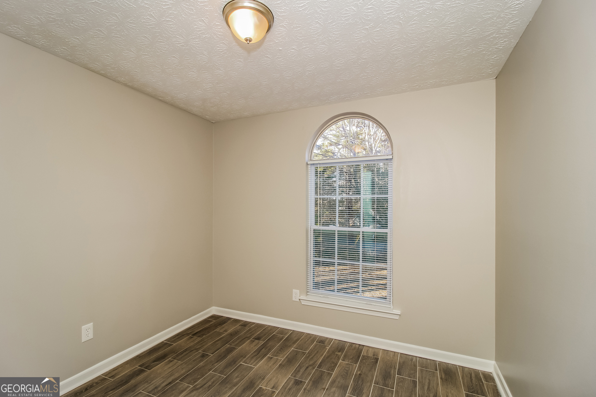 IRONGATE/SANTA ANNA - Residential Lease