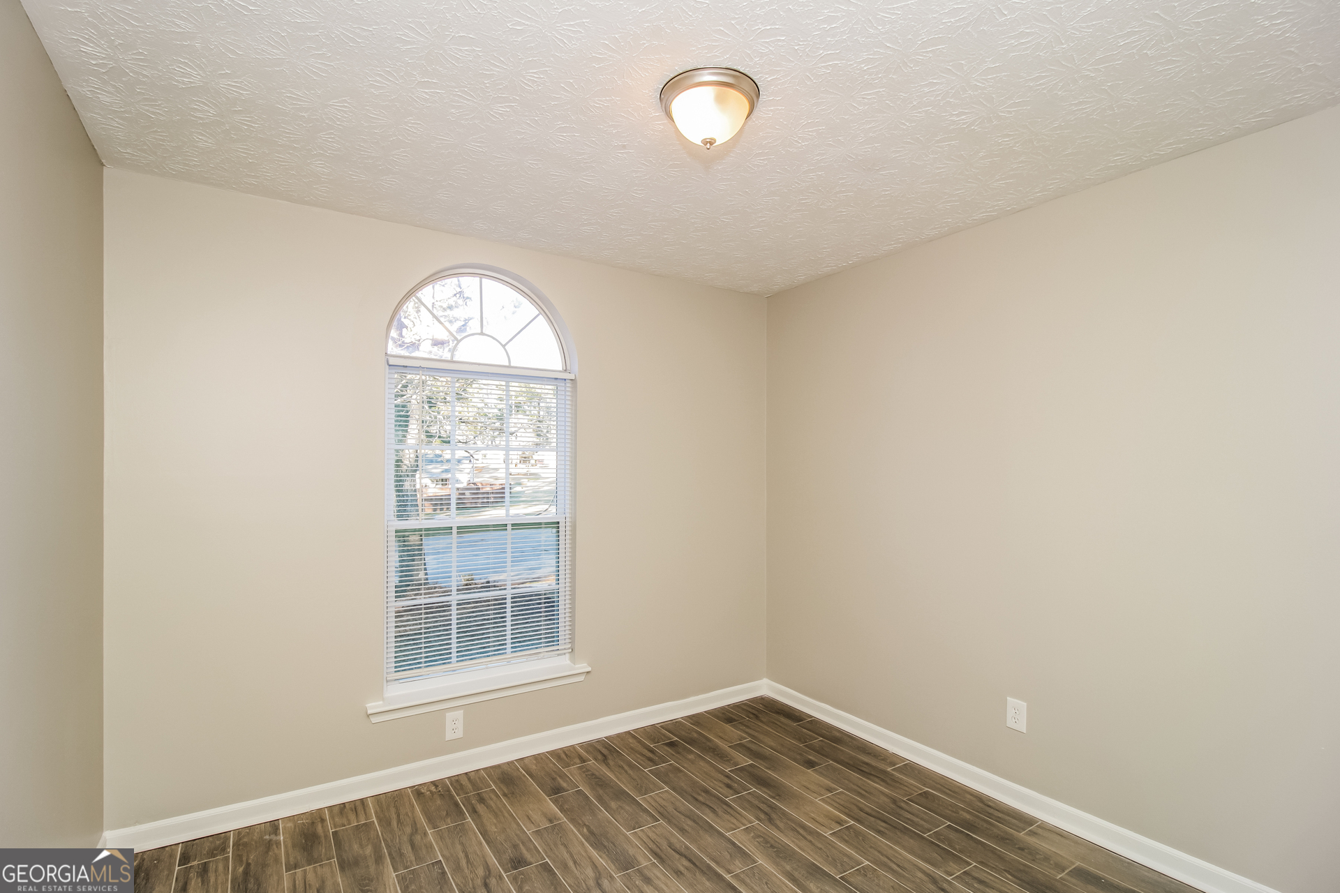 IRONGATE/SANTA ANNA - Residential Lease