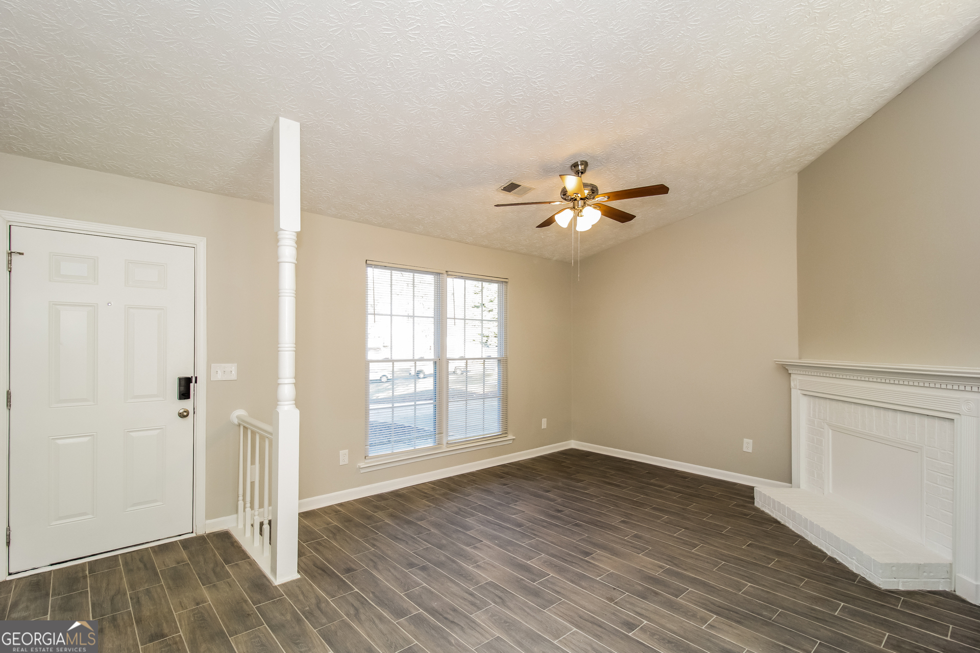 IRONGATE/SANTA ANNA - Residential Lease