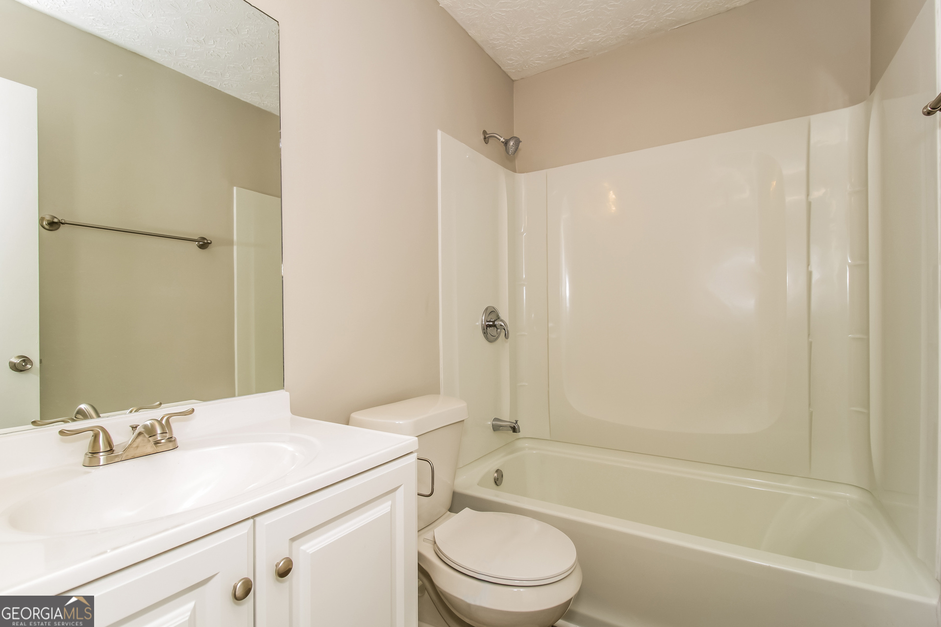 IRONGATE/SANTA ANNA - Residential Lease