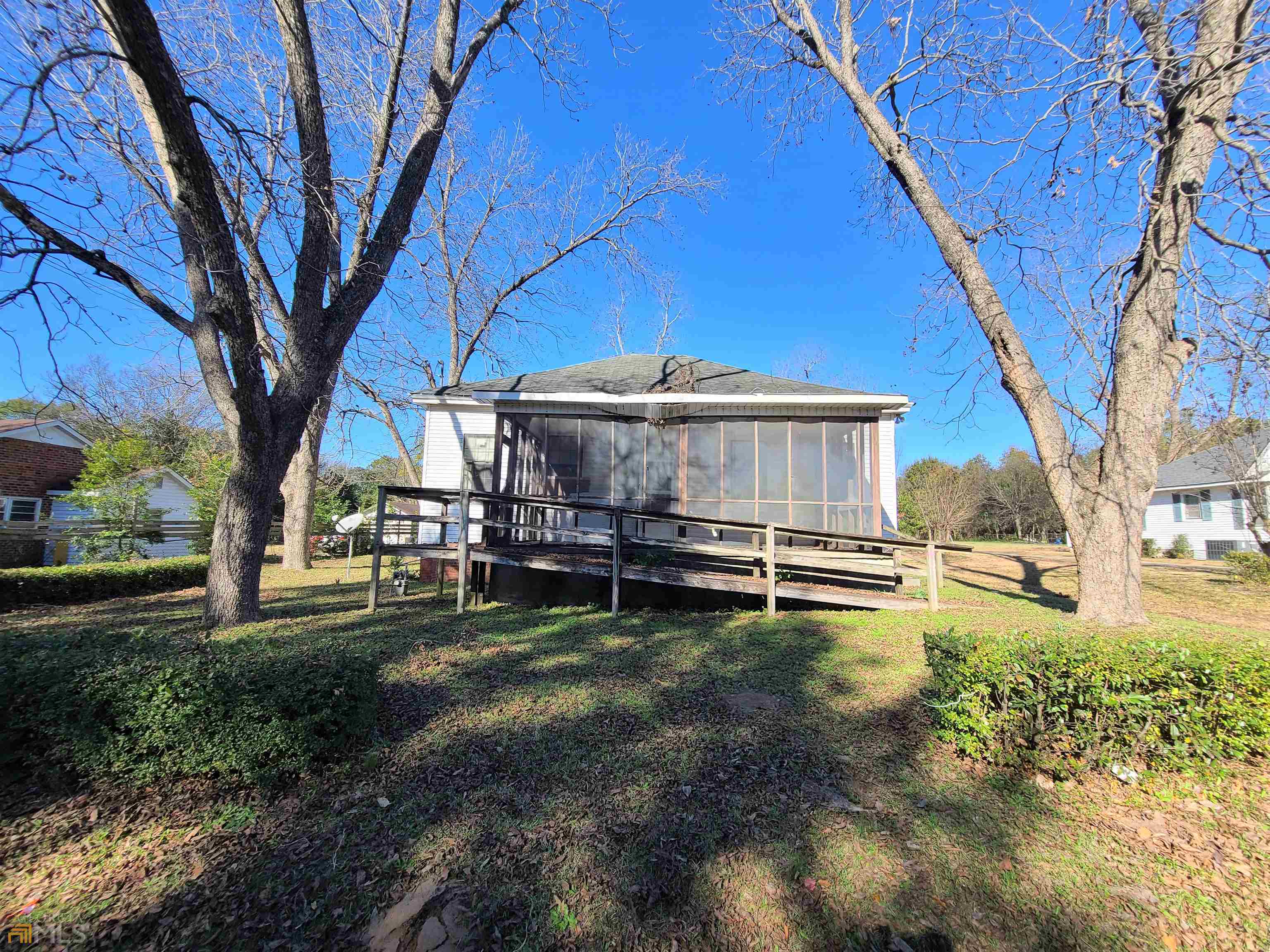Investment Property! Bring your creativity and make this your own space. Fixer upper. Property being sold as is. Great back yard. Convenient to I-75