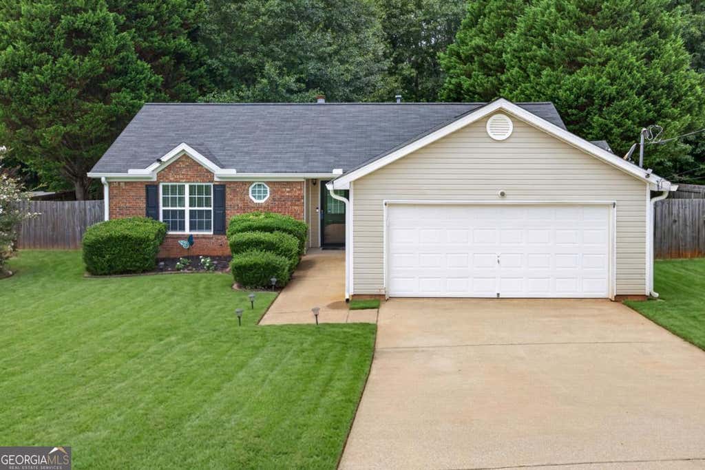 Photo of 59 Canterbury Drive, Grantville, GA 30220 (MLS # 10814779)