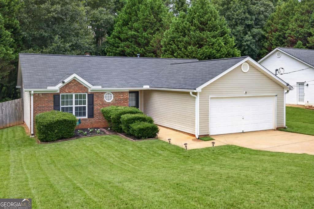 Photo of 59 Canterbury Drive, Grantville, GA 30220 (MLS # 10814779)