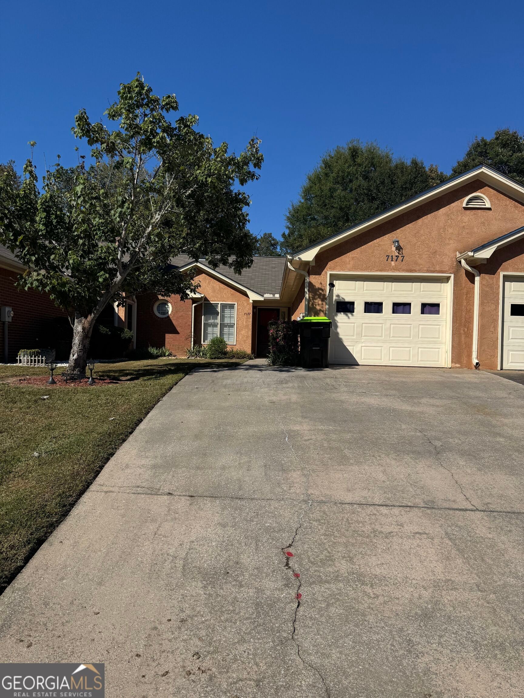 7177 Woodridge LN