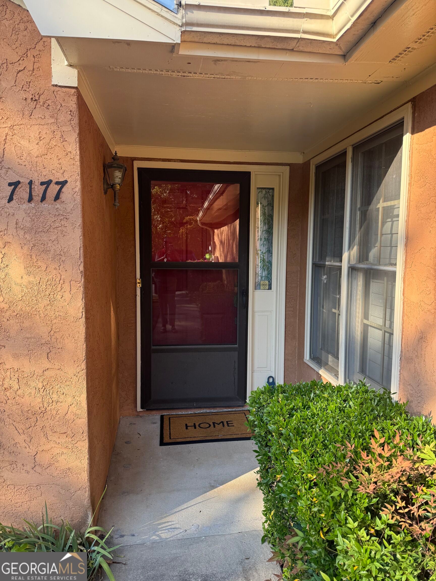 7177 Woodridge LN