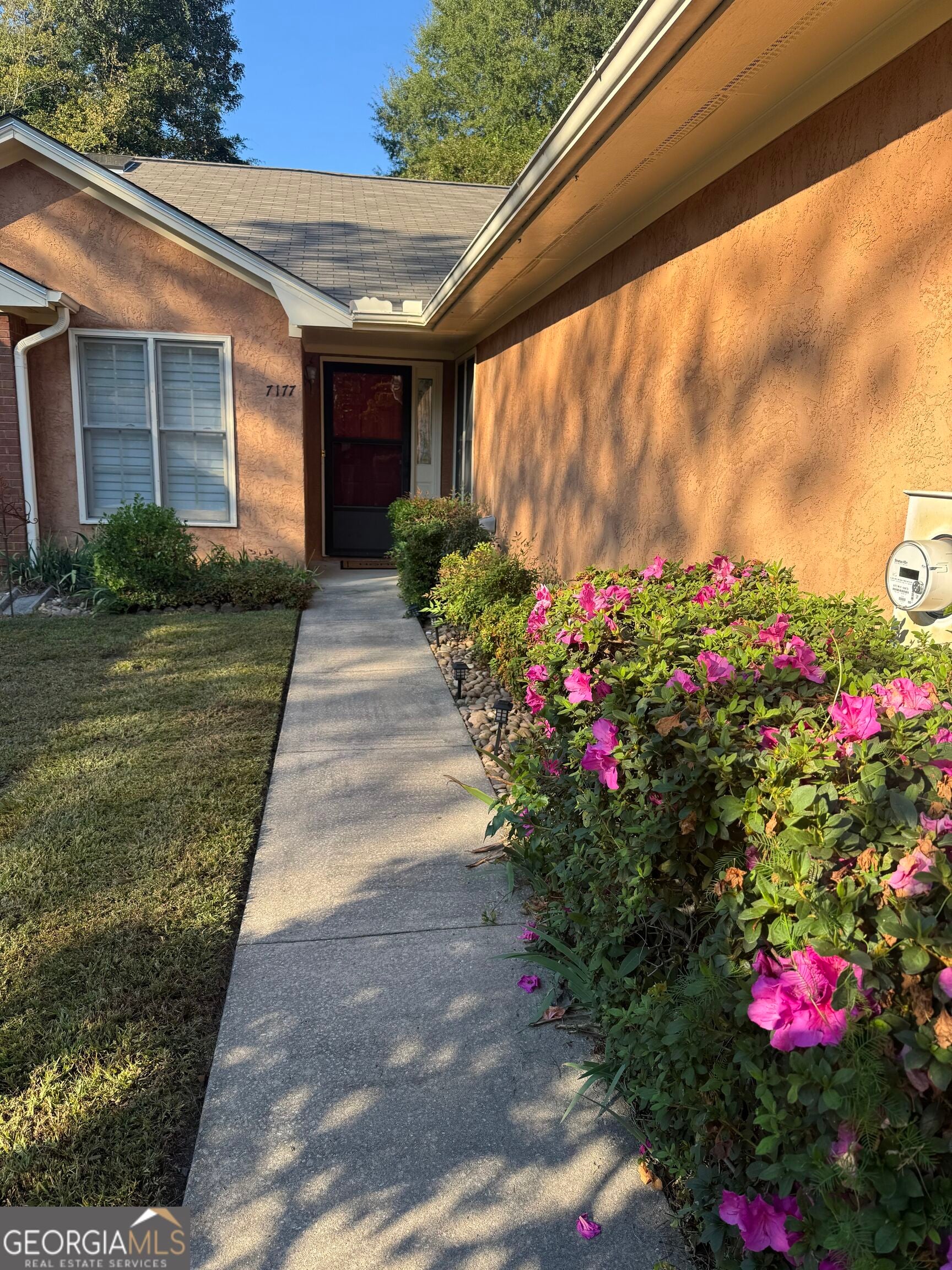 7177 Woodridge LN