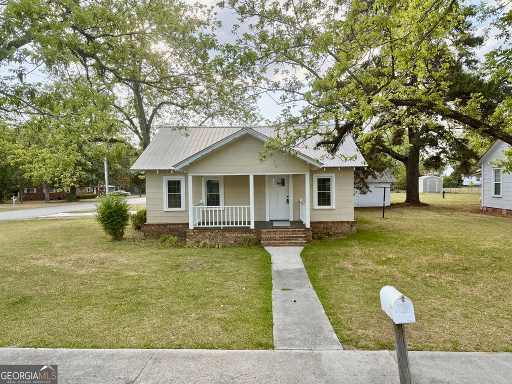 Photo of 614 S Tillman Street, Glennville, GA 30427 (MLS # 10736531)