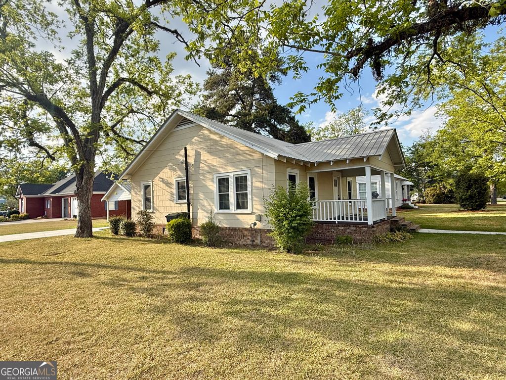 Photo of 614 S Tillman Street, Glennville, GA 30427 (MLS # 10736531)