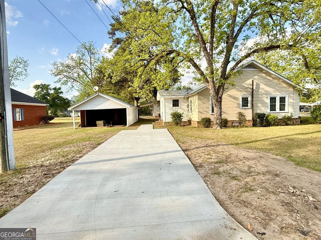 Photo of 614 S Tillman Street, Glennville, GA 30427 (MLS # 10736531)