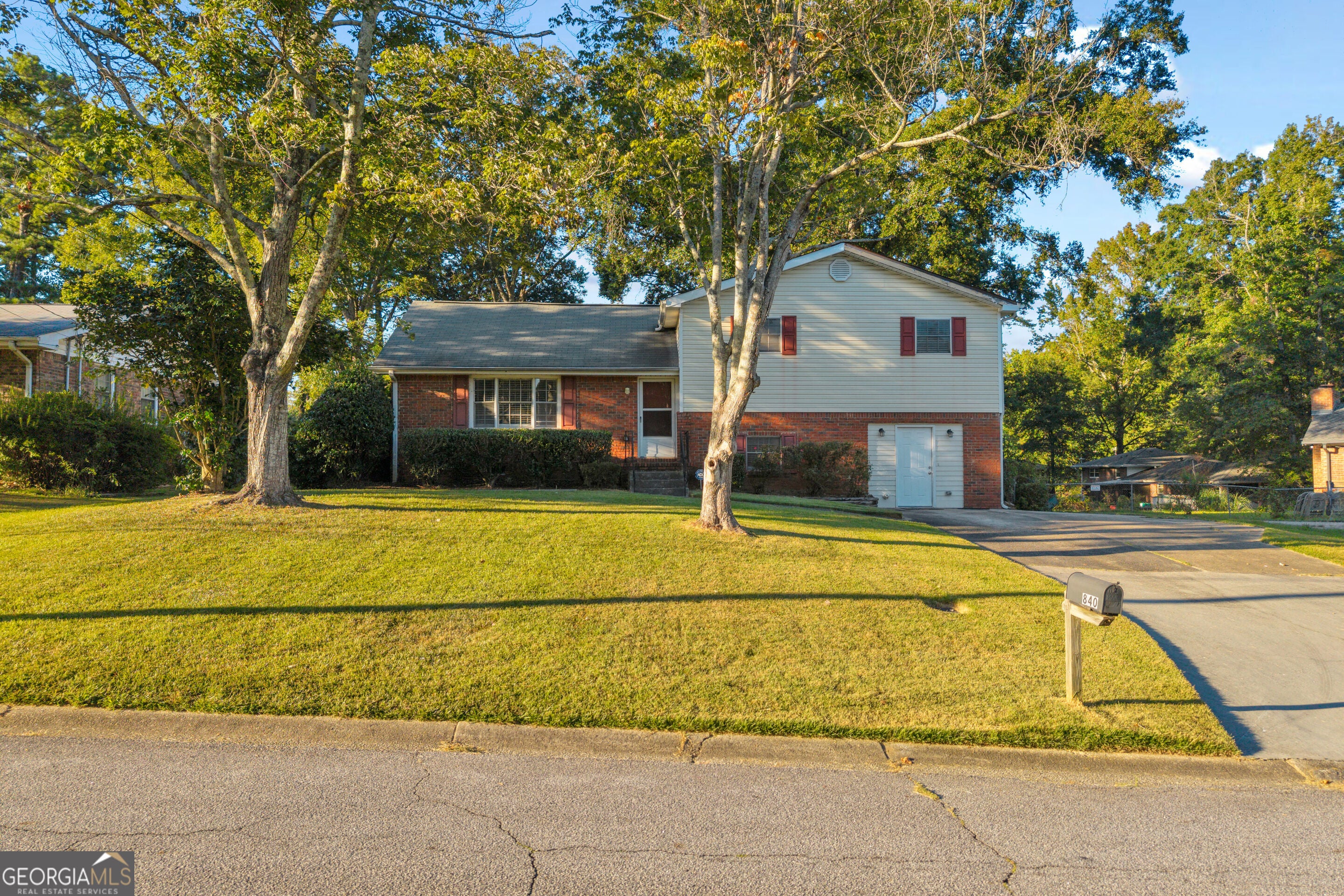 840 Sherwood DR