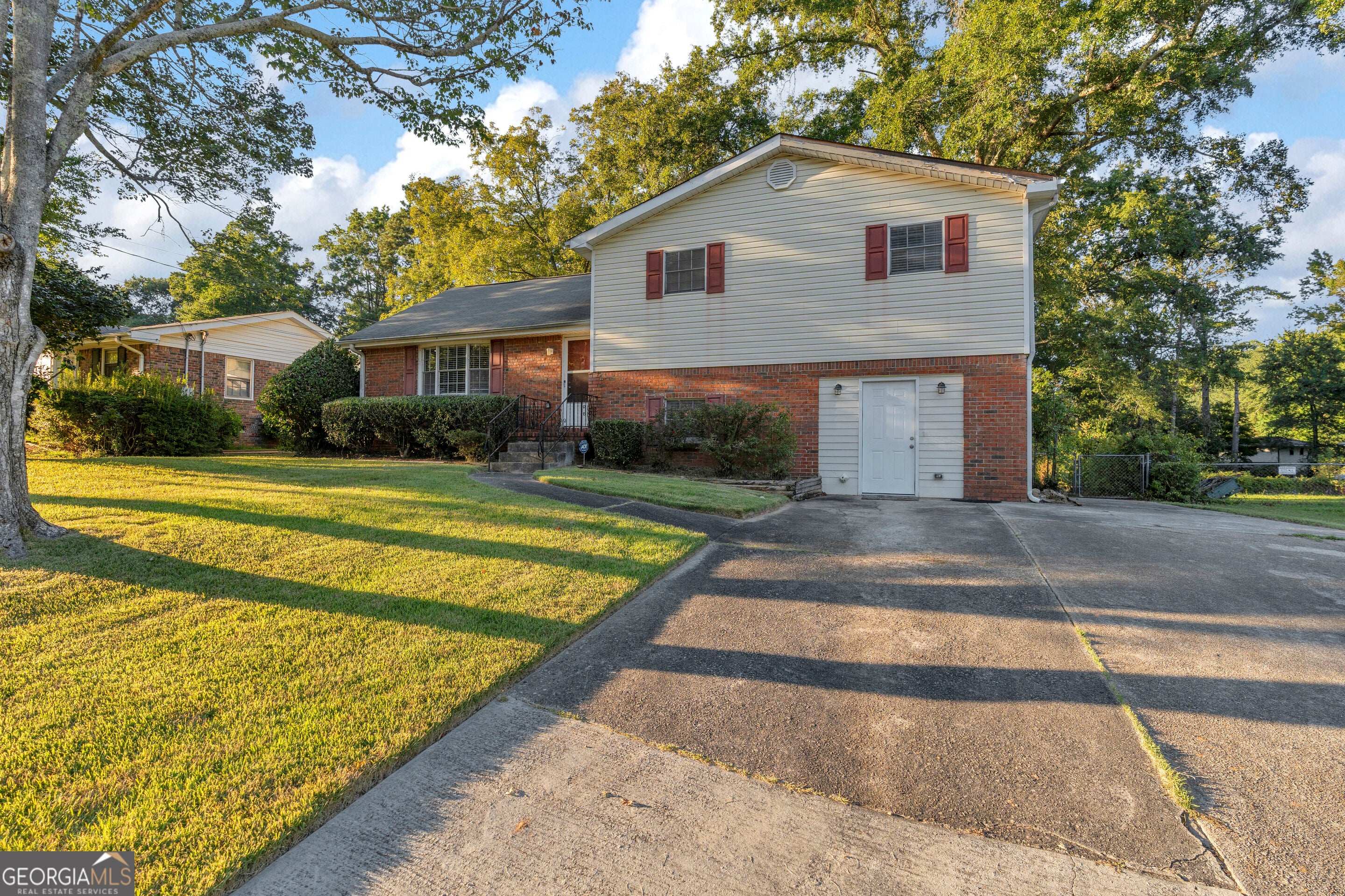 840 Sherwood DR