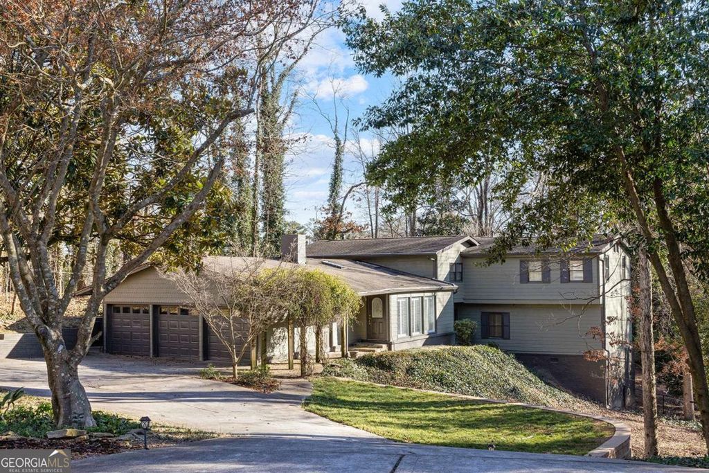 Photo of 565 Timberland Drive, Atlanta, GA 30342 (MLS # 10687764)