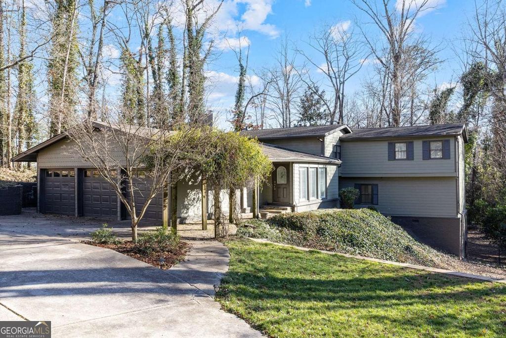 Photo of 565 Timberland Drive, Atlanta, GA 30342 (MLS # 10687764)