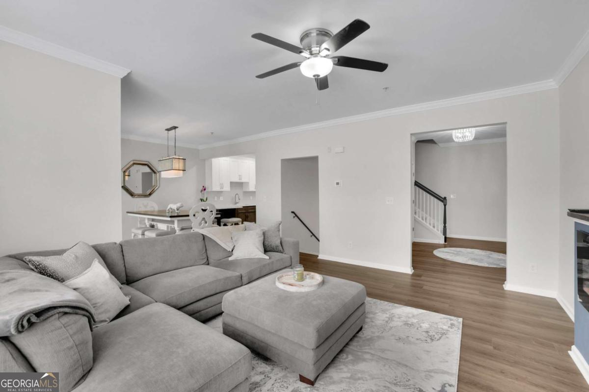 5105 WOODLAND LN