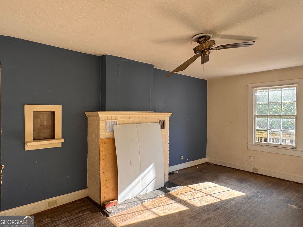 Photo of 699 NW Hillcrest Drive, Gainesville, GA 30501 (MLS # 10730480)