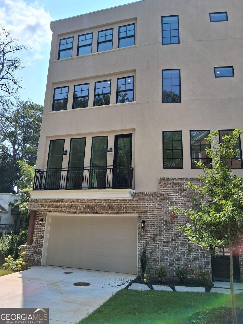 Photo of 3525 Kingsboro Road NE, Atlanta, GA 30319 (MLS # 10815805)
