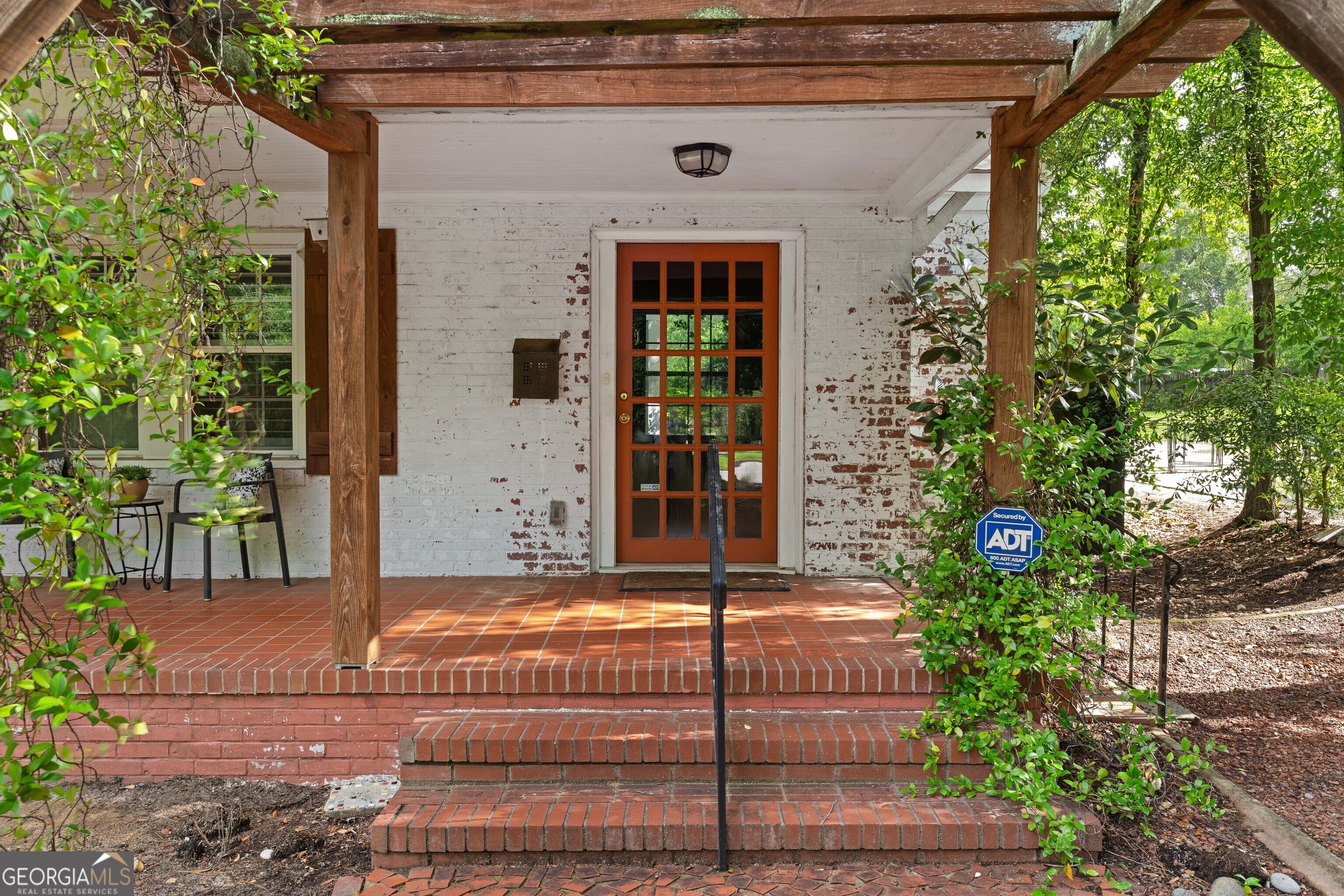 2735 Henry ST