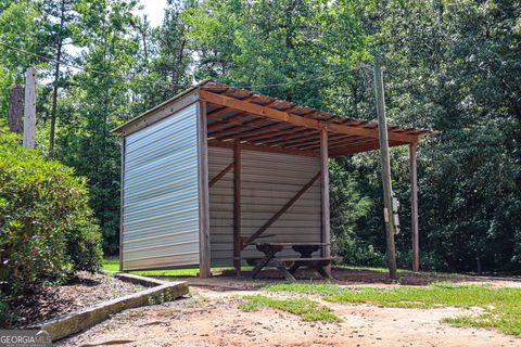 A home in Toccoa