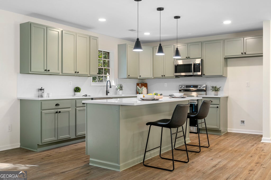 Photo of 300 S Dale Avenue, Calhoun, GA 30701 (MLS # 10872716)
