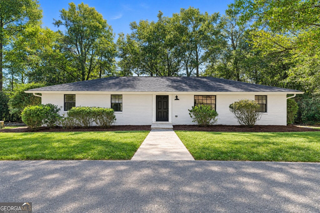 Photo of 300 S Dale Avenue, Calhoun, GA 30701 (MLS # 10872716)