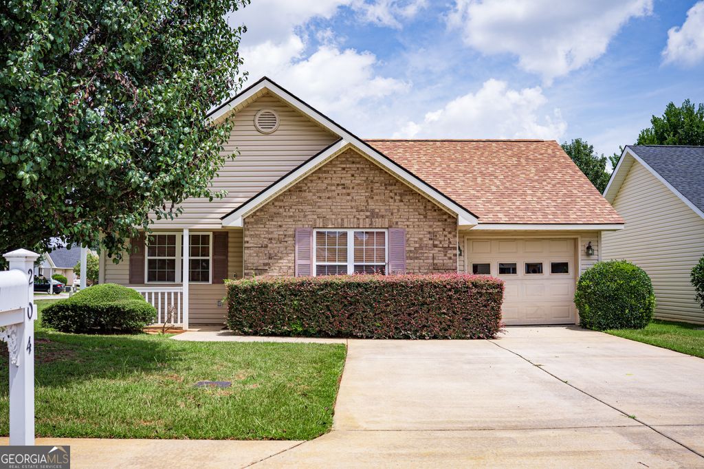 Photo of 204 Deerfield Circle, Warner Robins, GA 31088 (MLS # 10804171)