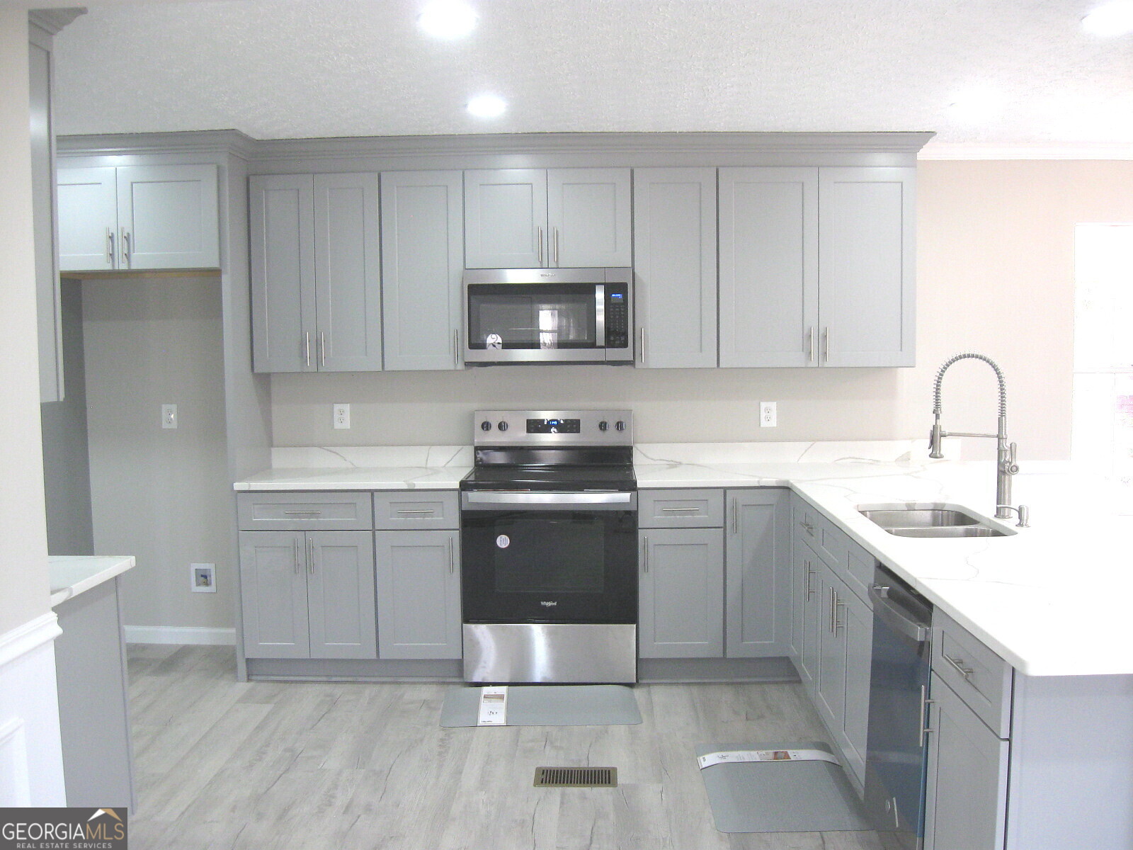 5155 Avanti CT