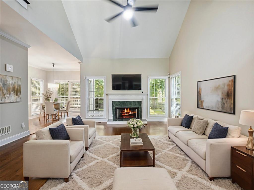 2348 Logan CIR NE