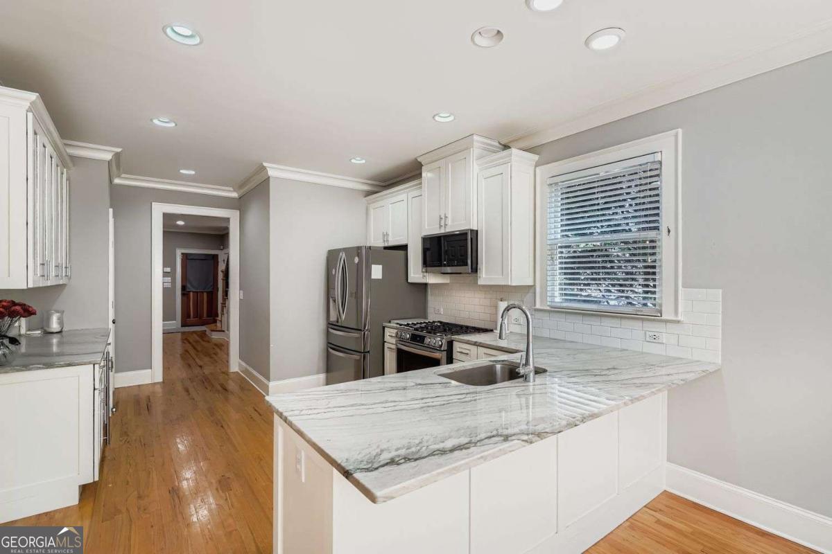 Winnona / E. Lake - Residential