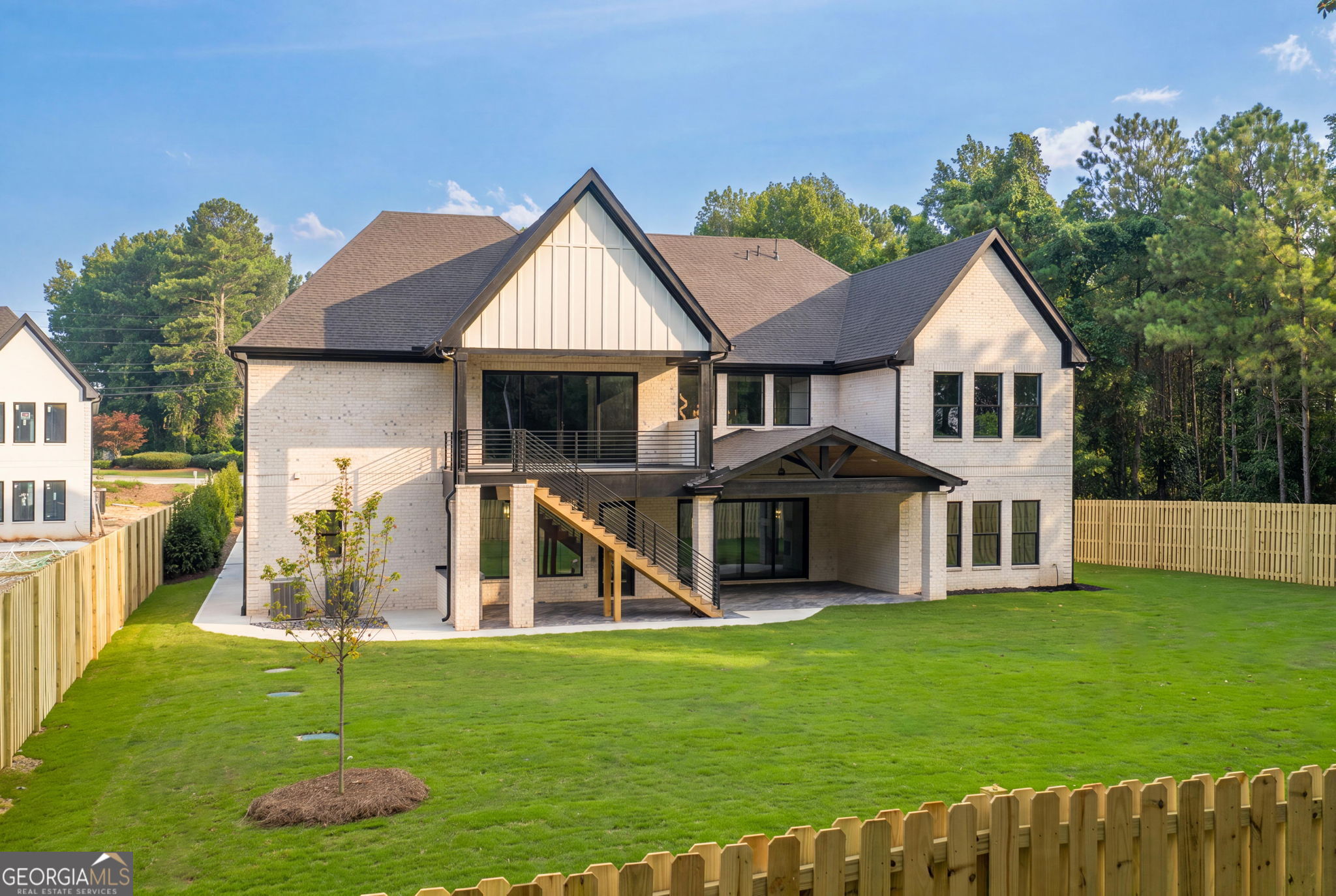 3275 Smithtown RD