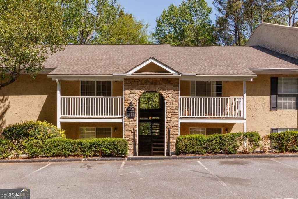 Photo of 3005 Seven Pines Lane #201, Atlanta, GA 30339 (MLS # 10731349)