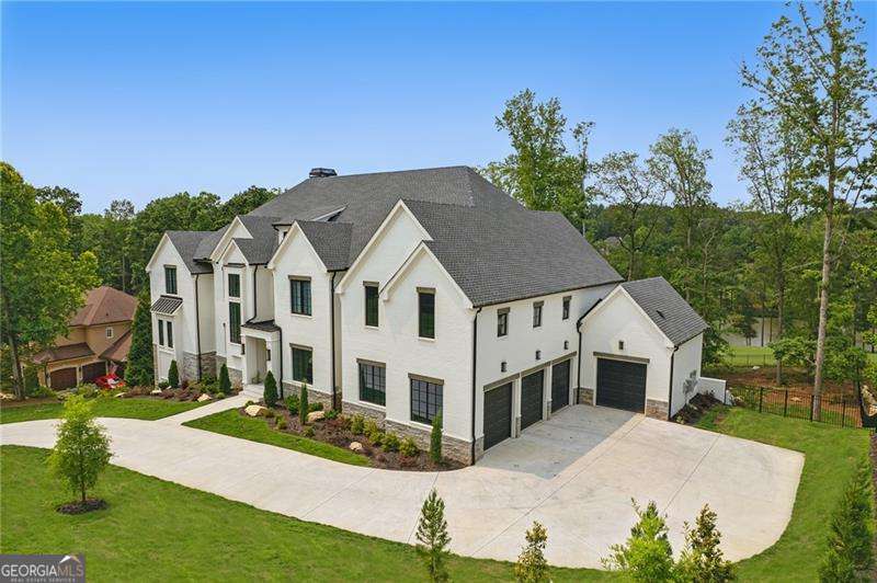 245 Traditions DR