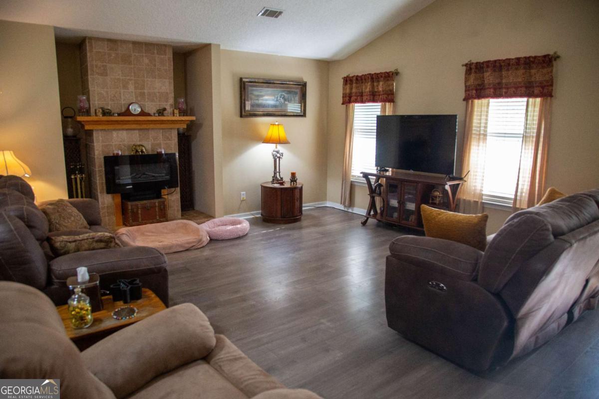 1351 Old Screven RD