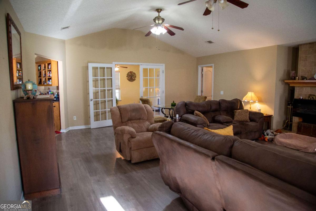 1351 Old Screven RD