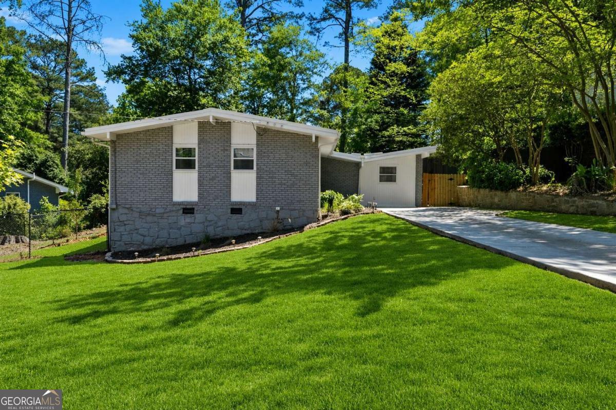 2485 Wentworth DR NE