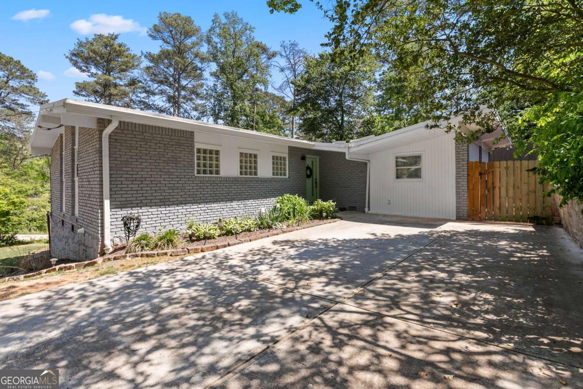 2485 Wentworth DR NE