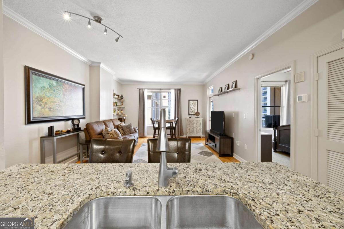 1101 Juniper ST NE 1216