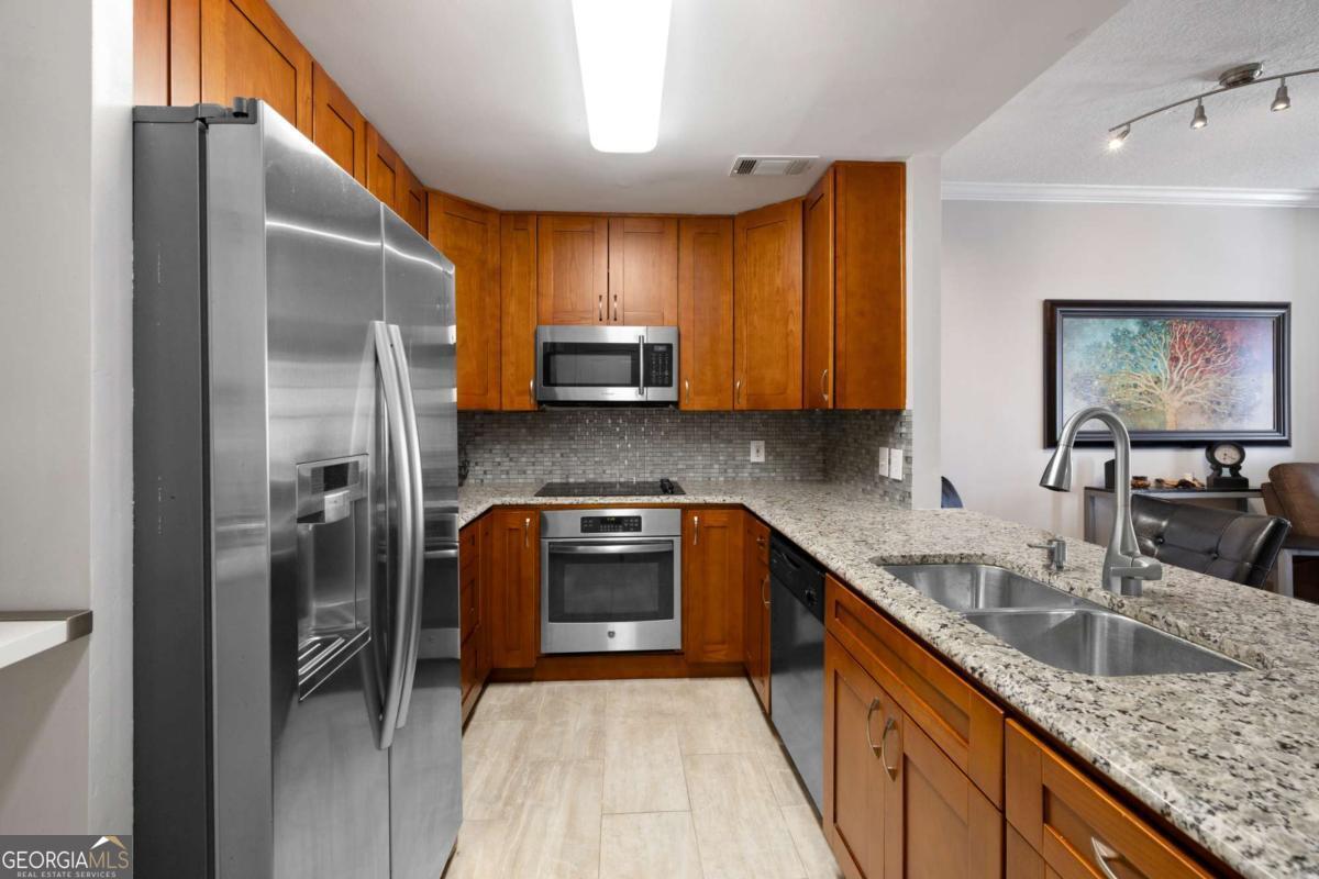 1101 Juniper ST NE 1216